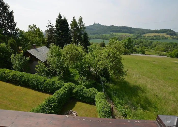 Mountain Retreat With Pool 度假居 *