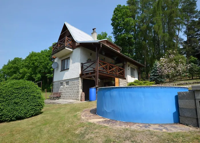 Mountain Retreat With Pool Prázdninový dům Hnanice (Liberec)