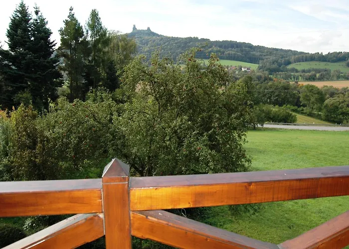 Mountain Retreat With Pool 度假居 *